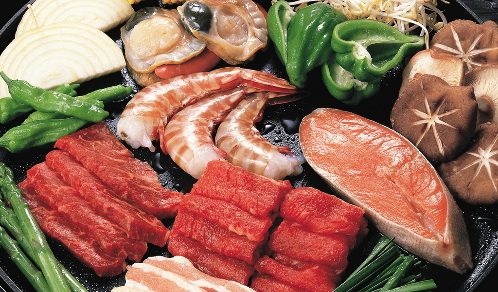 Мясо и овощи в корме для домашних питомцев